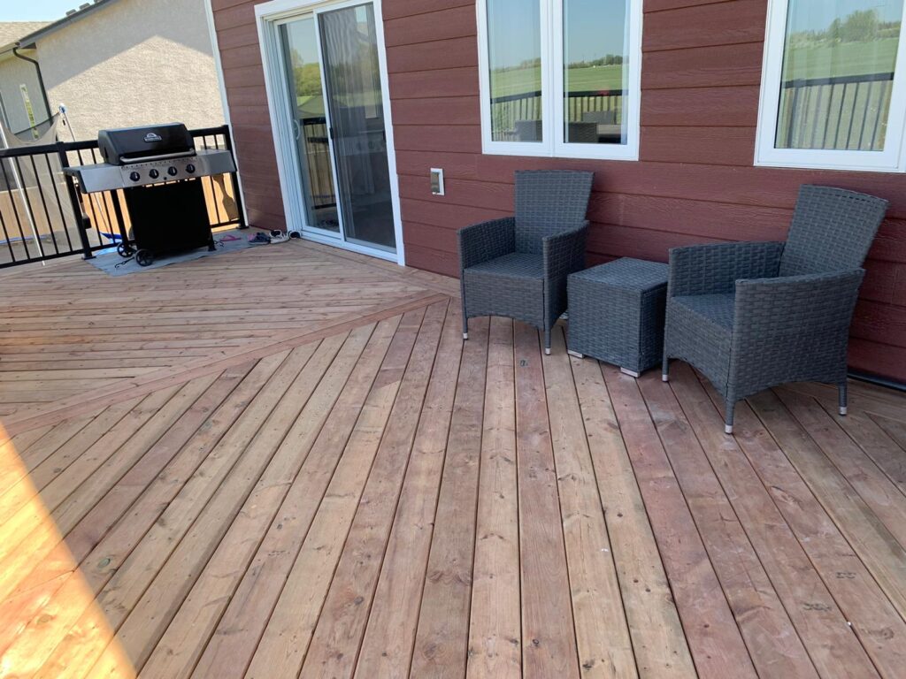 La Broquerie deck and fence construction
